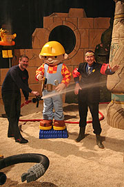 LEGOLAND Geschäftsführer Hans Aksel Pedersen (re.) ludt ein: Wasser marsch hieß es am 2.4.2009 bereits für das Becken des Sea Life, das ab 21.05.2009 eine Unterwasserwelt präsentiert (Foto. Martin Schmitz)